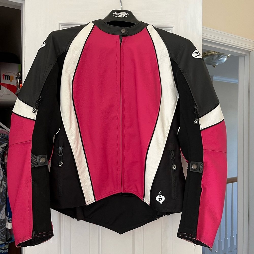 NWT. Joe Rocket Ladies Pink and Black Leather Aura Jacket. Size large.